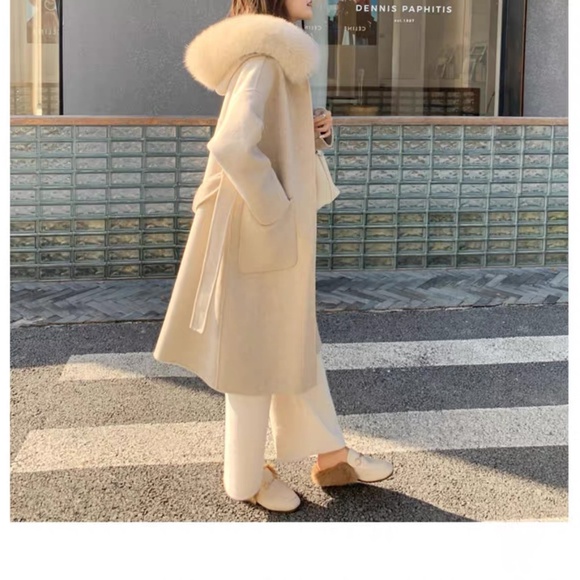 Luxury Double-Faced 100% Wool Coat with Fox Fur Collar - Picture 2 of 5